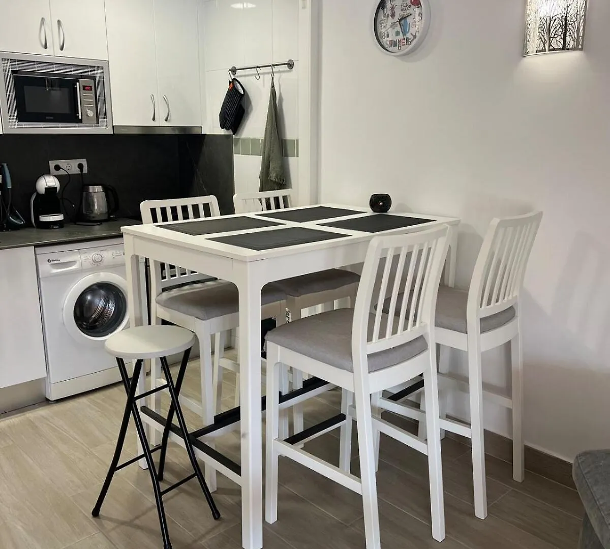 Morning Coffee By The Sea 1 Bedroom Between Capellans And Llevant Beaches 萨洛 0*,  西班牙